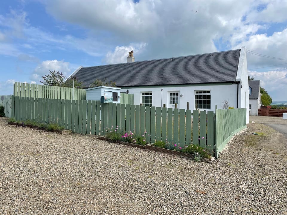 Property building, Day, Garden, Garden view
