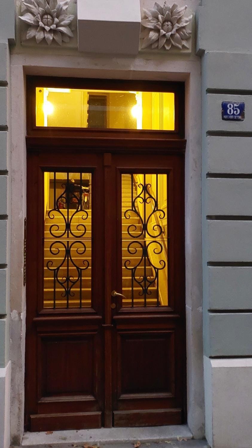 Facade/entrance
