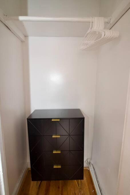 Tuk Ahoy - Sunset Suite (3B) with Shared Spaces Apartment in Bedford-Stuyvesant