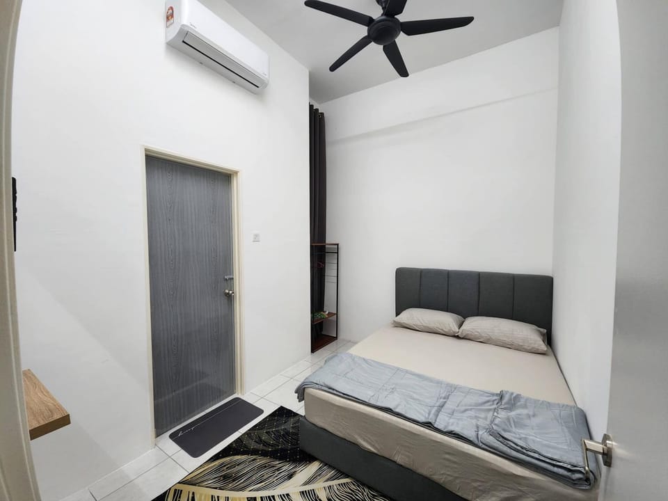 Bed, Bedroom, fireplace, air conditioner