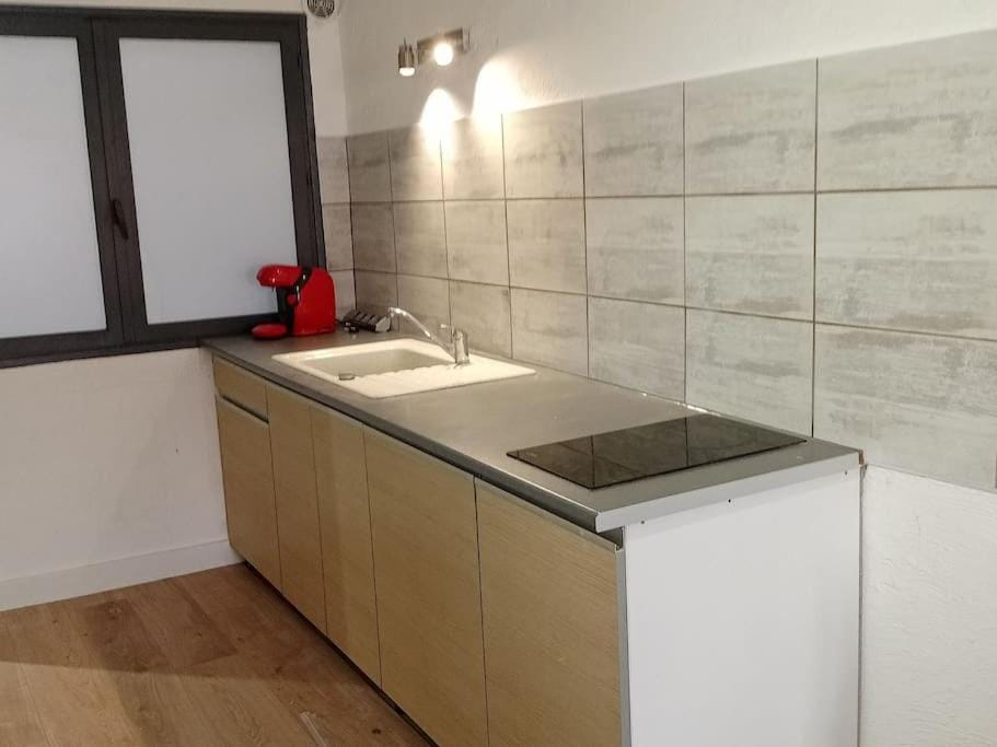 BudgetBnb 134, Toulon grand studio ensoleillé Apartment in Toulon