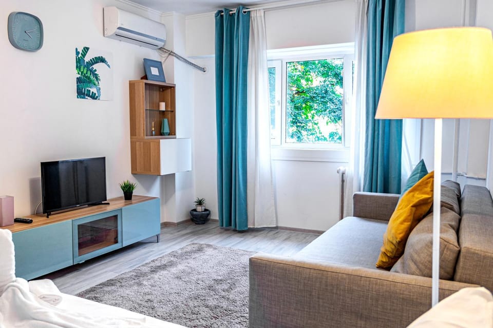 TV and multimedia, Living room, Photo of the whole room, Seating area, air conditioner