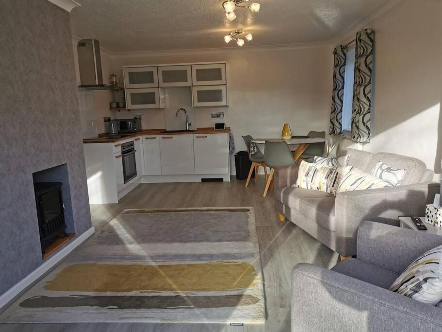 Kitchen or kitchenette, Living room