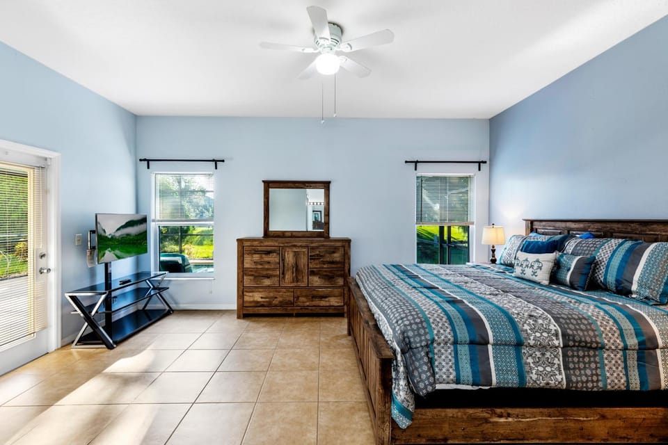 Bed, Photo of the whole room, Bedroom, fireplace