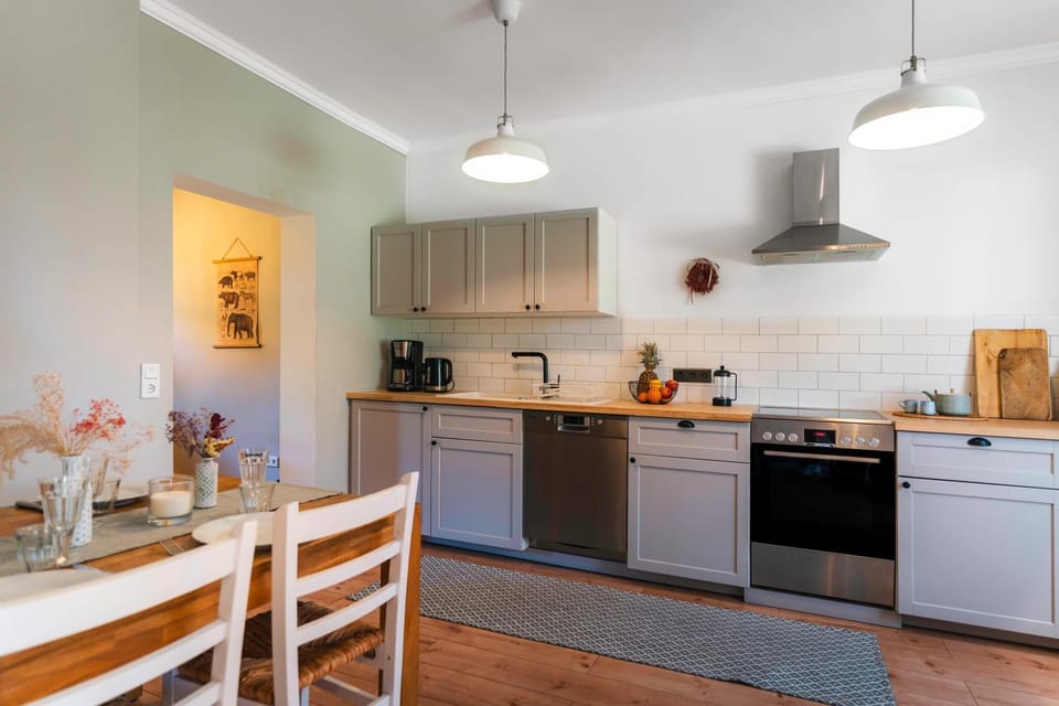 Dining area, kitchen