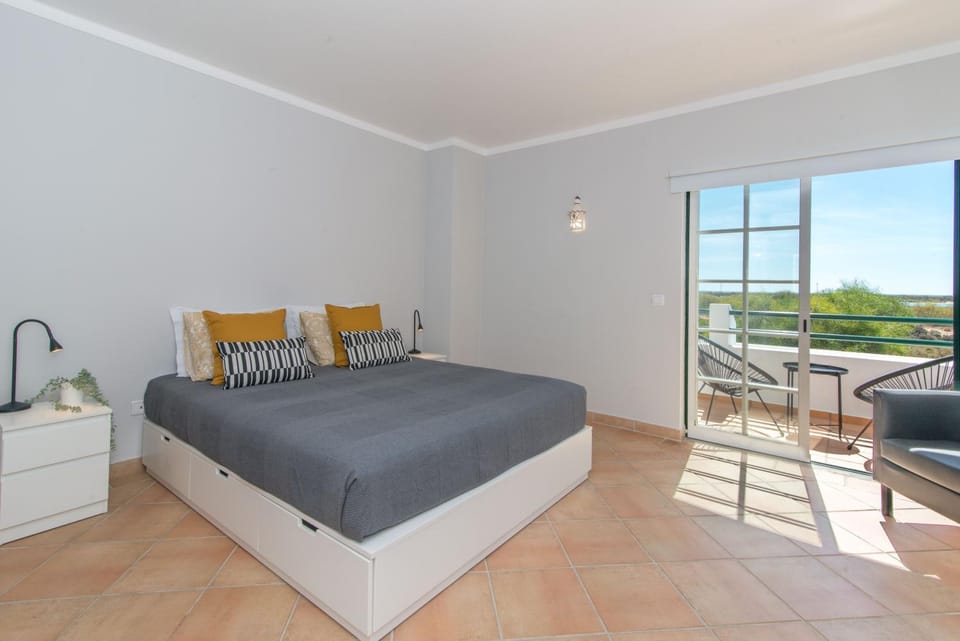 Bed, Balcony/Terrace, Bedroom