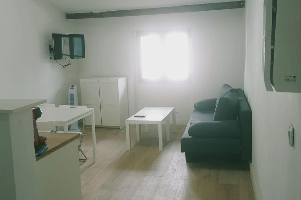 BudgetBnb 163 appart mezzanine clim Apartment in Toulon