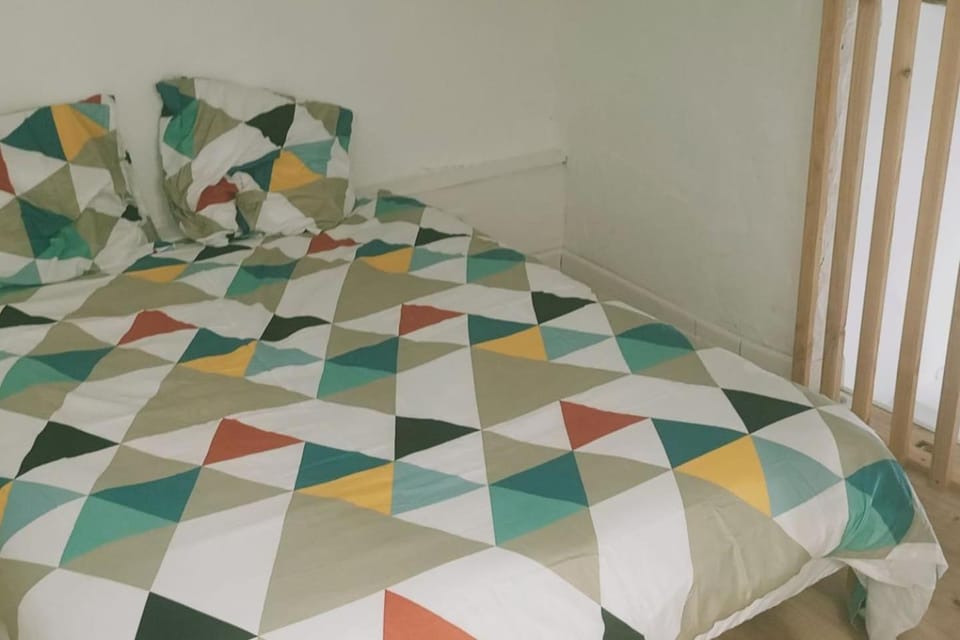 BudgetBnb 163 appart mezzanine clim Apartment in Toulon