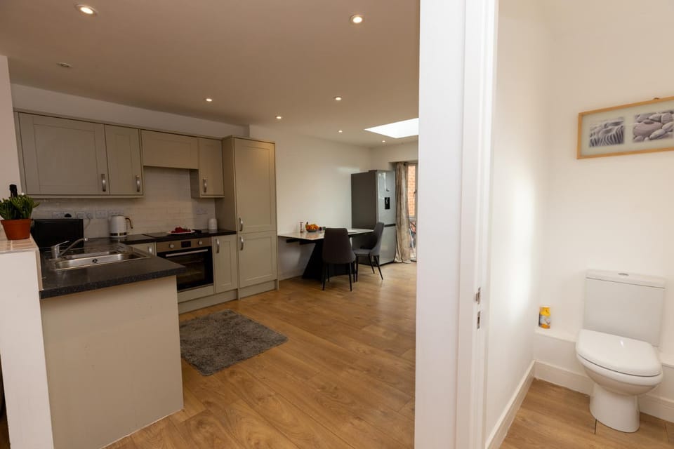 Toilet, Kitchen or kitchenette, Dining area