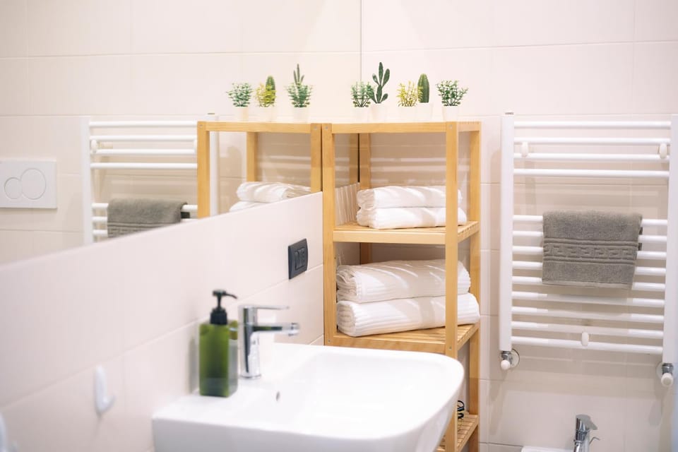 Bathroom, Decorative detail