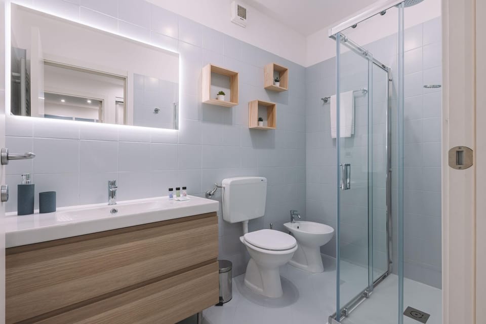 Shower, Bathroom, heating, towels