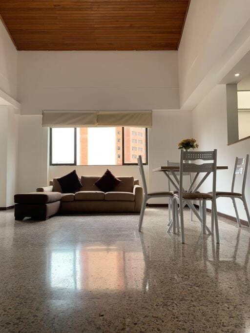 Penthouse Perfection: El Peñon Apartment in Cali