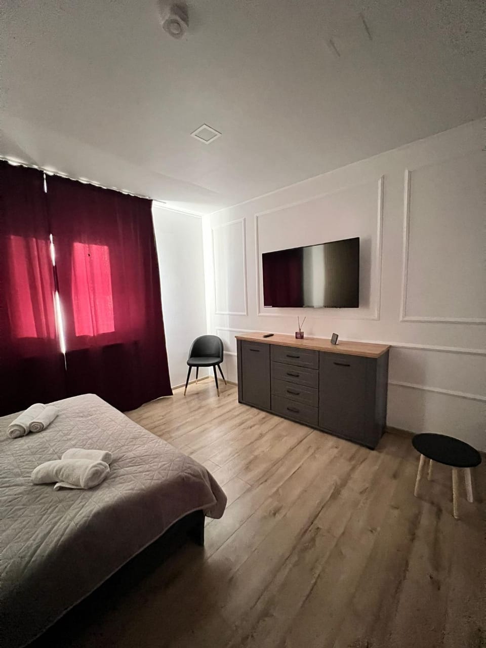 Communal lounge/ TV room, Bed, TV and multimedia, Bedroom
