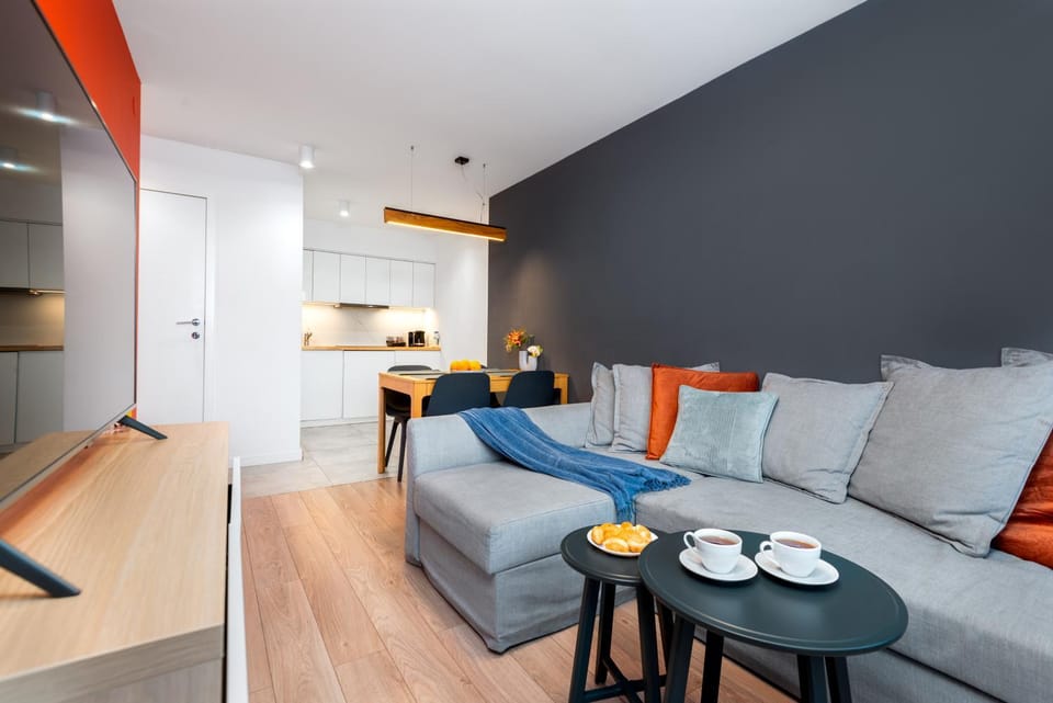 Property building, Coffee/tea facilities, Kitchen or kitchenette, Living room, Seating area, Dining area