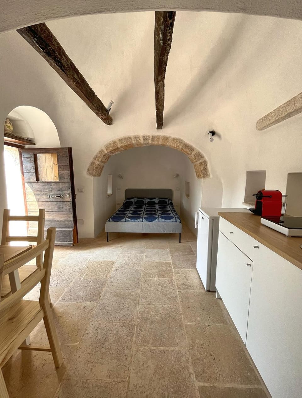 Bed, Kitchen or kitchenette, Photo of the whole room, Bedroom, stove