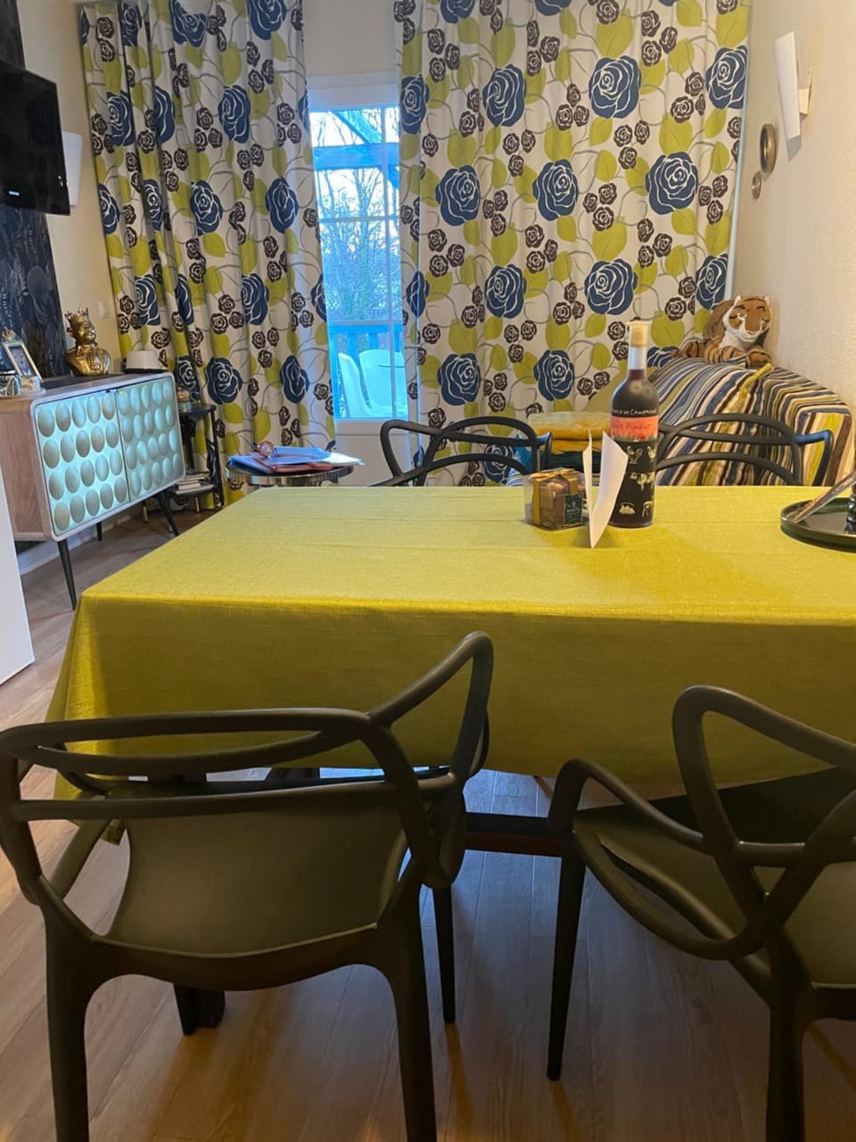 TV and multimedia, Living room, Dining area