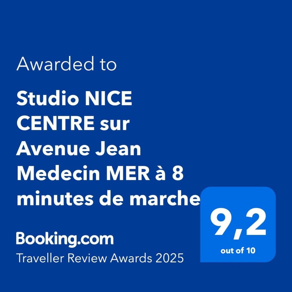 Studio NICE CENTRE sur Avenue Jean Medecin MER à 8 minutes de marche Apartment in Nice