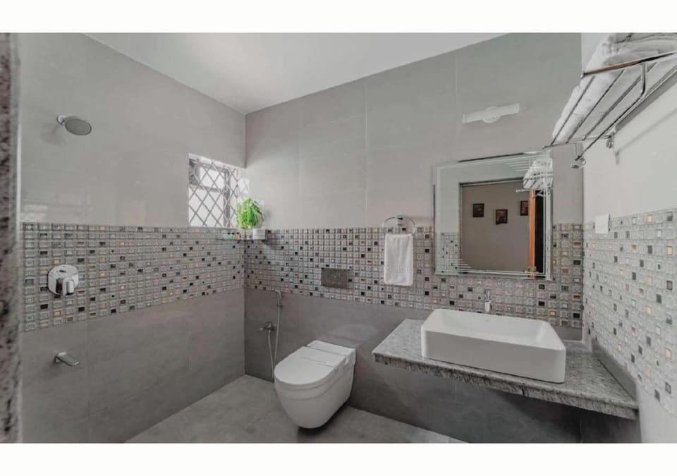 Bathroom, Public Bath