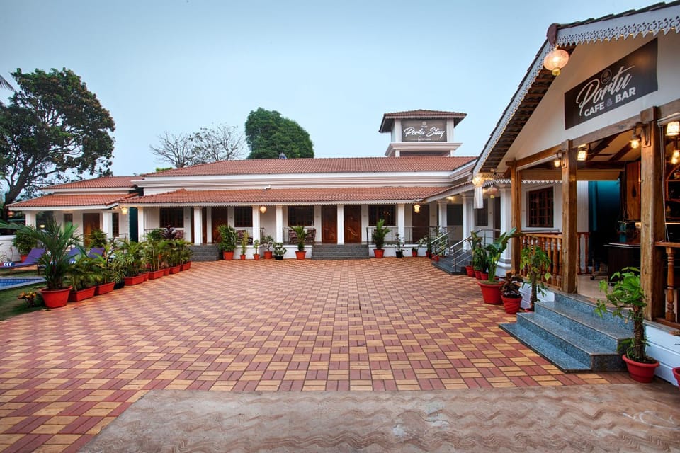 Property building, Restaurant/places to eat, Lounge or bar