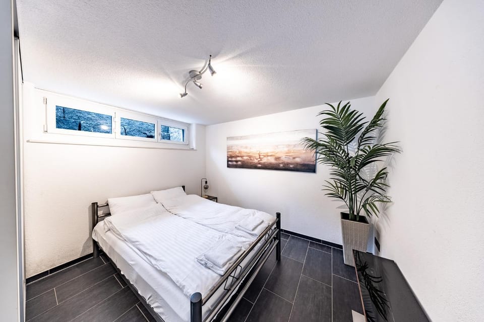 Bed, Photo of the whole room, Decorative detail, Bedroom, Family, towels