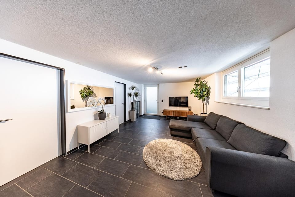 Facade/entrance, TV and multimedia, Living room, Seating area