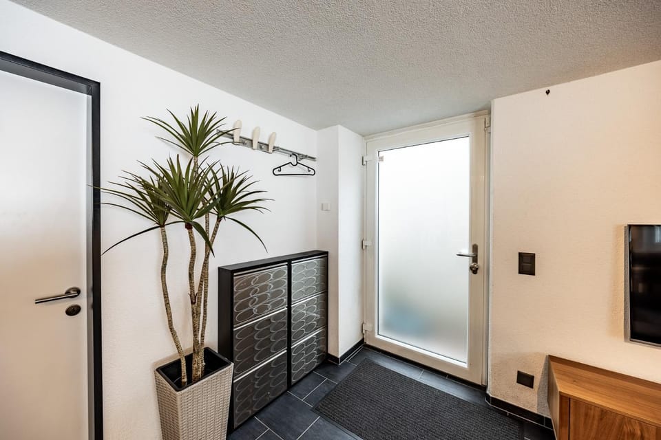 Facade/entrance, TV and multimedia, Living room, Decorative detail, wardrobe