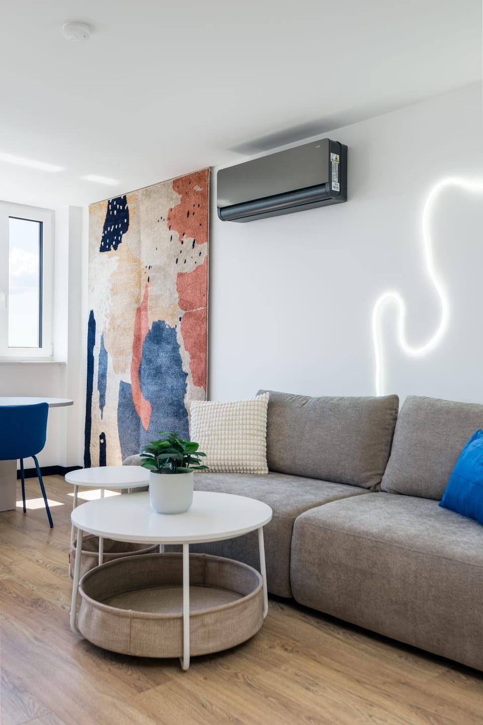 Living room, Seating area, air conditioner