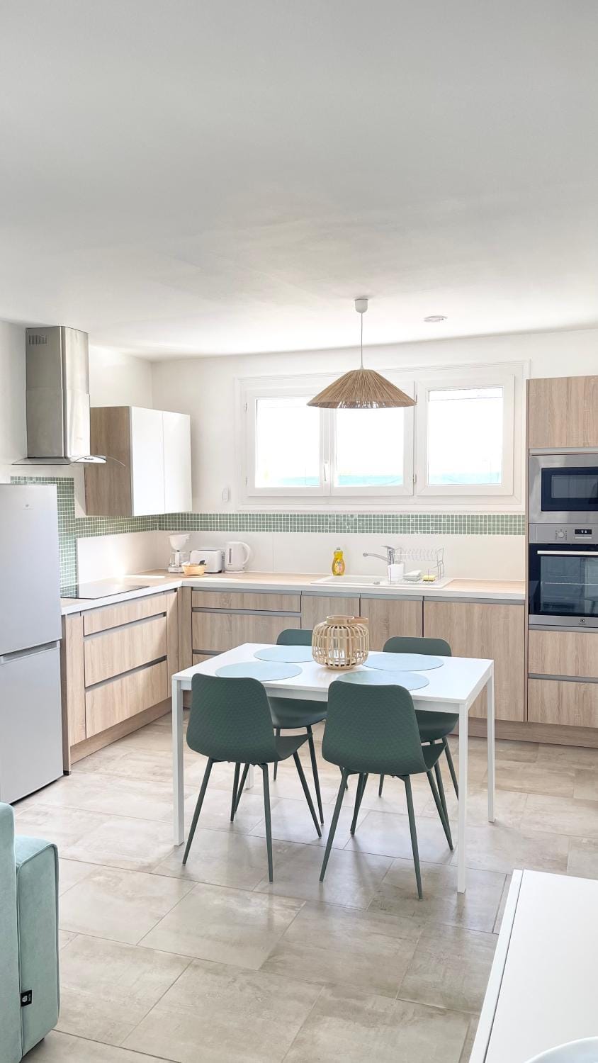 Kitchen or kitchenette, Dining area, dishwasher, minibar, pet friendly, stove, toaster