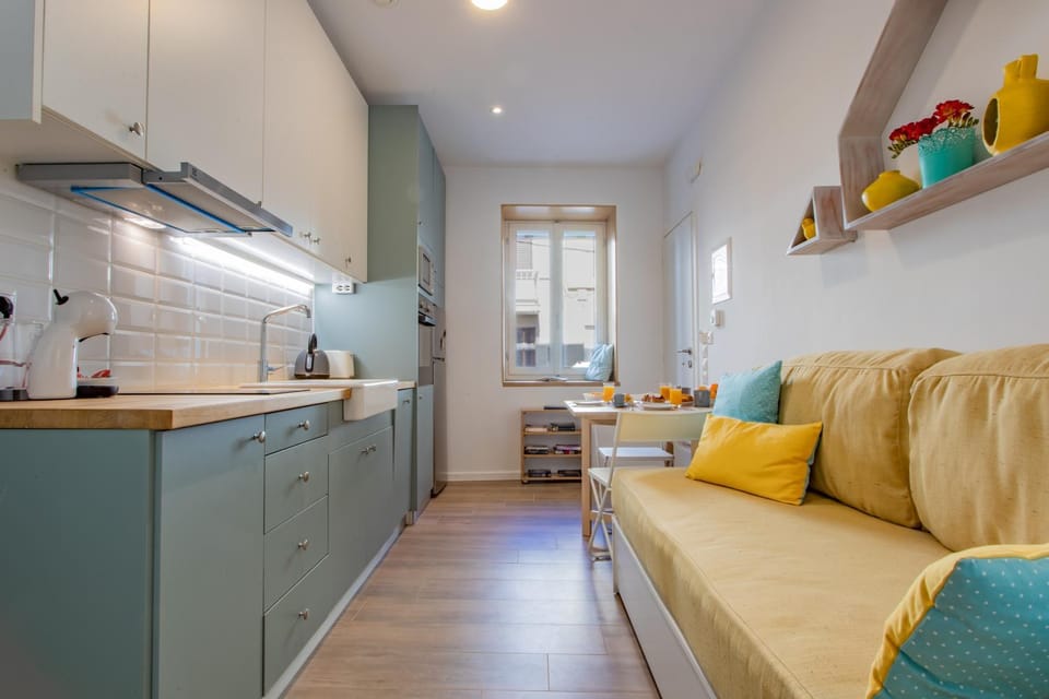 Kitchen or kitchenette, Living room, minibar, pet friendly, stove