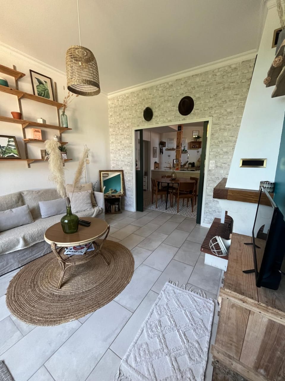 Living room, Decorative detail, Decorative detail, Seating area, Dining area