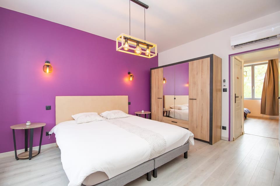 Bed, Photo of the whole room, Bedroom, wardrobe