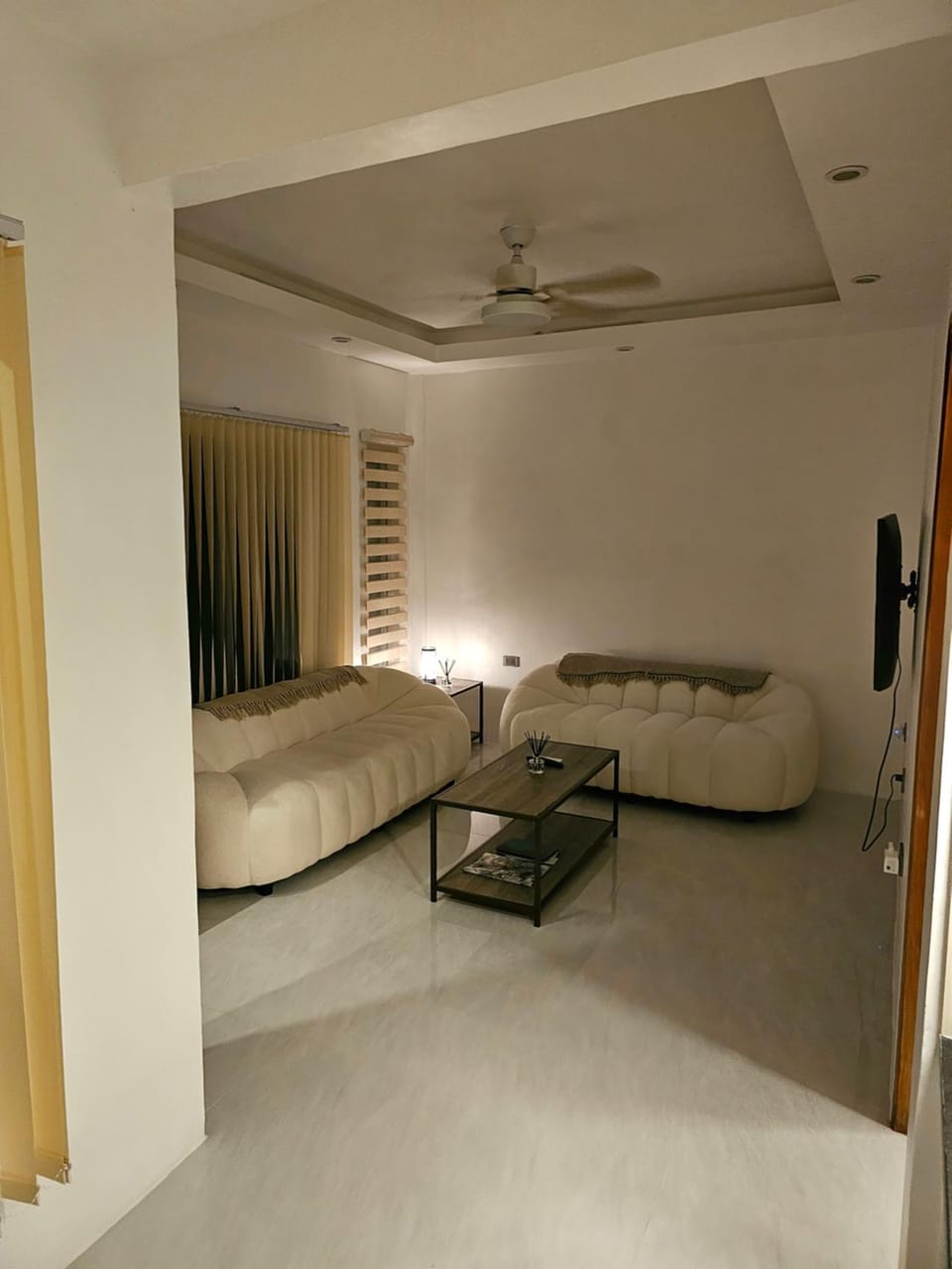 Living room, Photo of the whole room, Seating area, fireplace