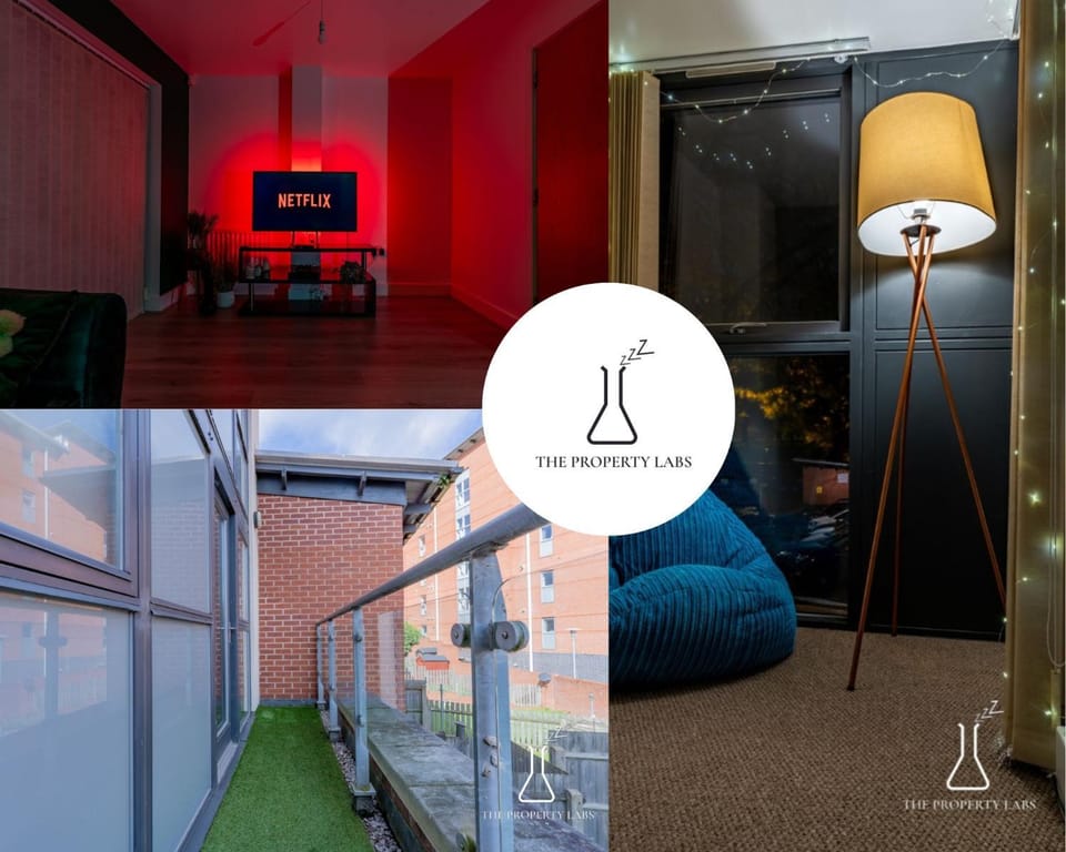 Luxury Birmingham City Centre Townhouse with BALCONY- Sleeps 10 - FREE Parking - Perfect for Contractors, Business Travellers, Families and other Groups - Near Bullring, Newstreet, Selfridges, NEC, NIA & Birmingham airport Apartment in Birmingham