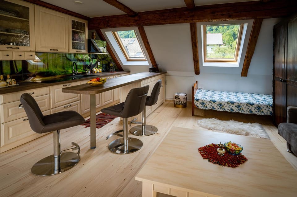Kitchen or kitchenette, Living room, Seating area, Dining area, minibar