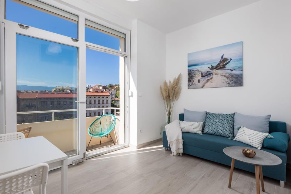 View (from property/room), Balcony/Terrace, Living room, Seating area, Dining area