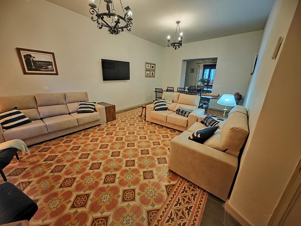 Communal lounge/ TV room, TV and multimedia, Living room