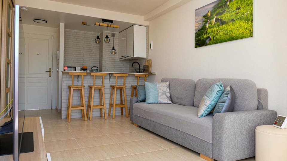 Kitchen or kitchenette, Living room