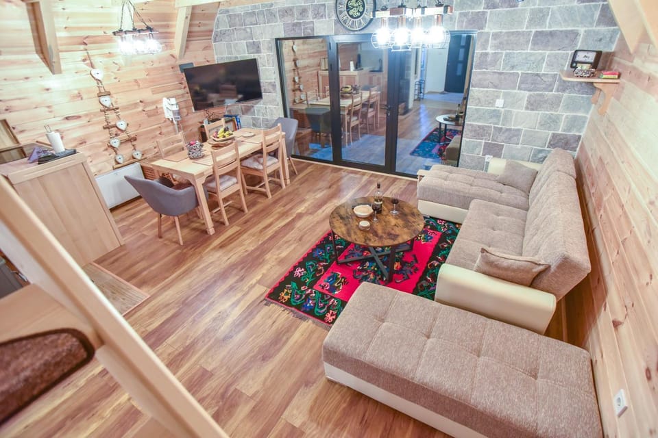 Communal lounge/ TV room, TV and multimedia, Living room, Seating area, Dining area, Evening entertainment