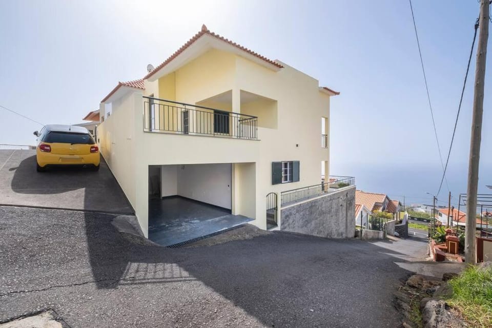 Villa Sol da Candelária by GALMI House in Madeira District