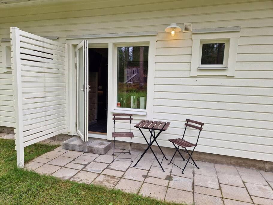 Övernattningsrum i separat gästhus på Sävastön House in Norrbotten County, Sweden