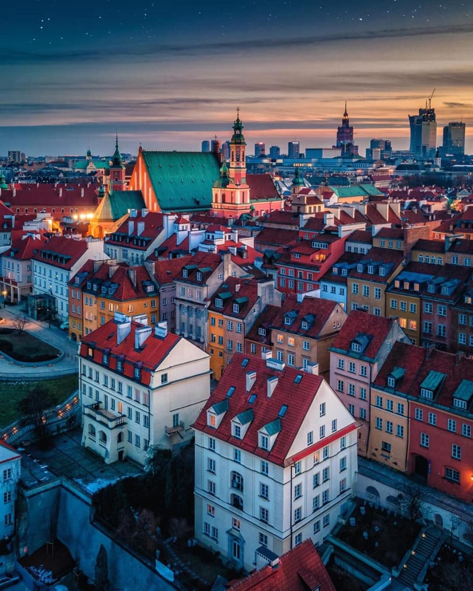 Gold 5 fast WiFi 1 Gbs big 85'TV Netflix HBO Disney+ Apartment in Warsaw