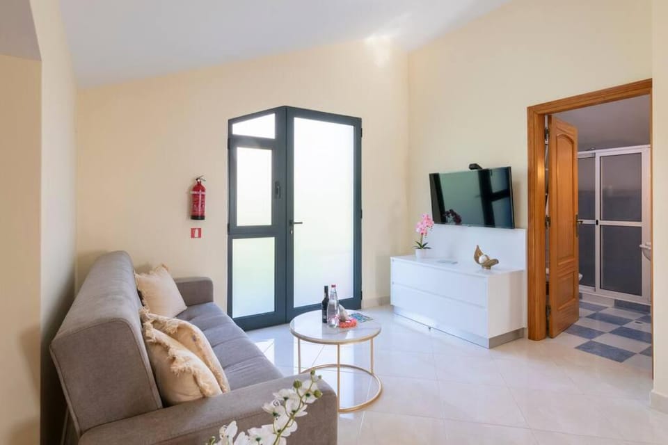 Branco's Apartment by GALMI Apartment in Madeira District