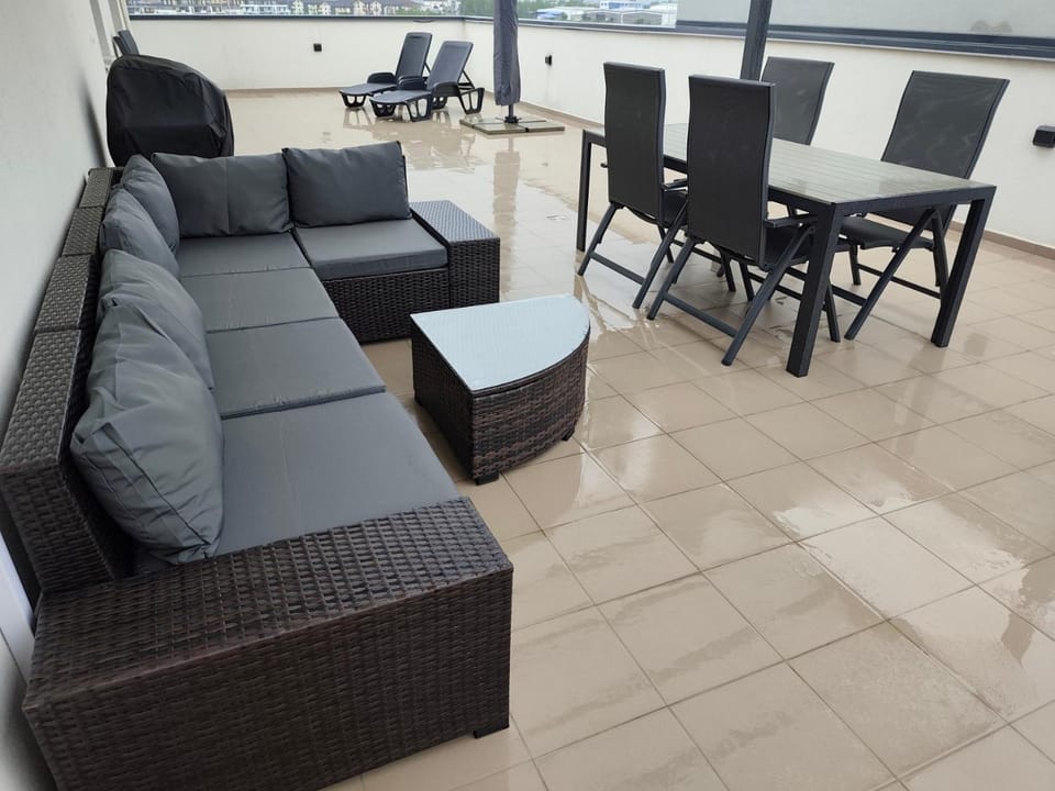 Balcony/Terrace, sunbed