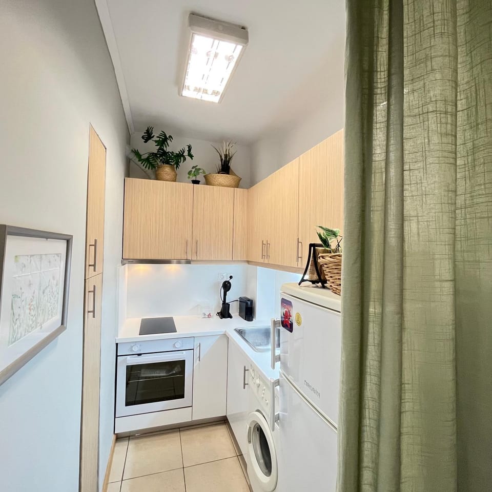 Kitchen or kitchenette, oven, stove, toaster, washing machine