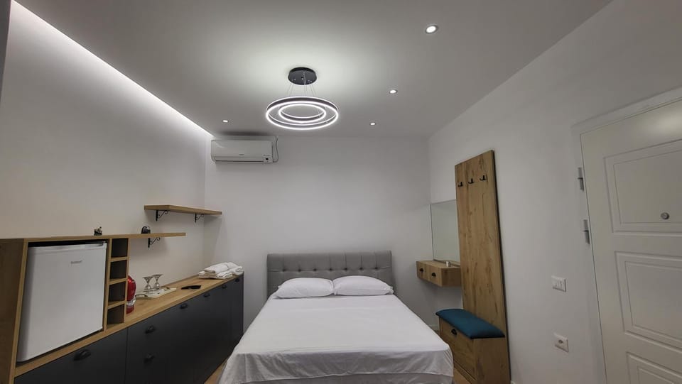 Bed, Bedroom, air conditioner