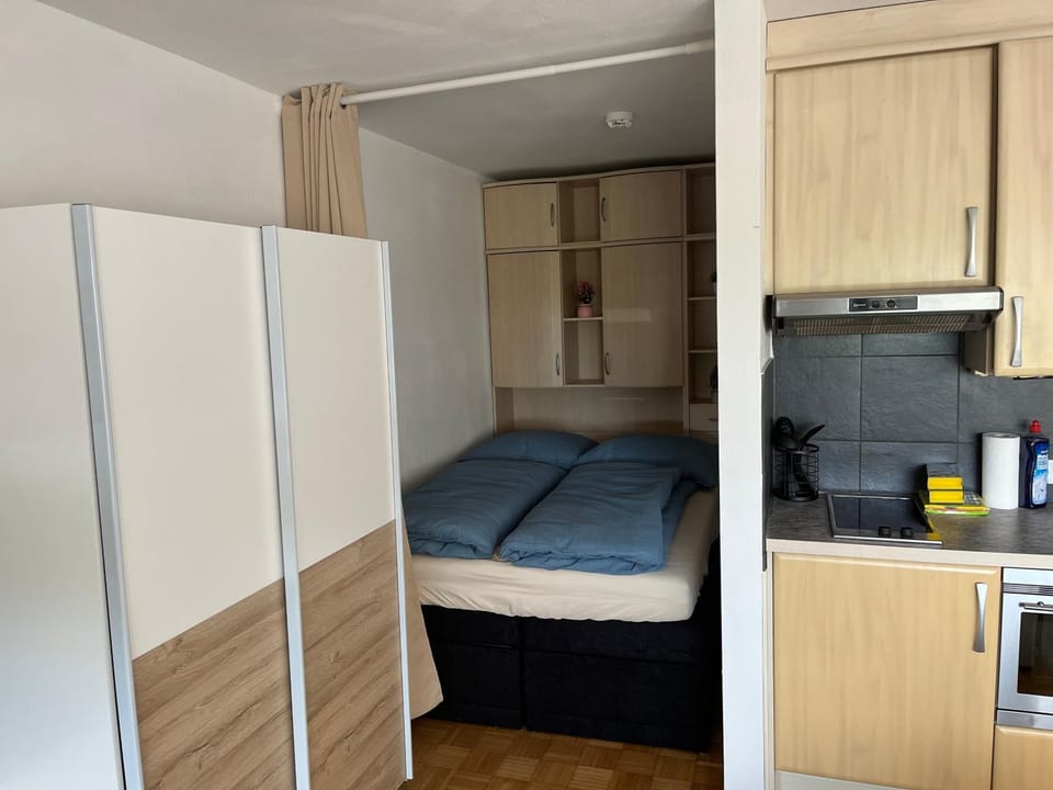 Bedroom, wardrobe