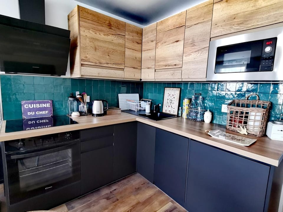 Coffee/tea facilities, Kitchen or kitchenette, minibar, pet friendly, stove