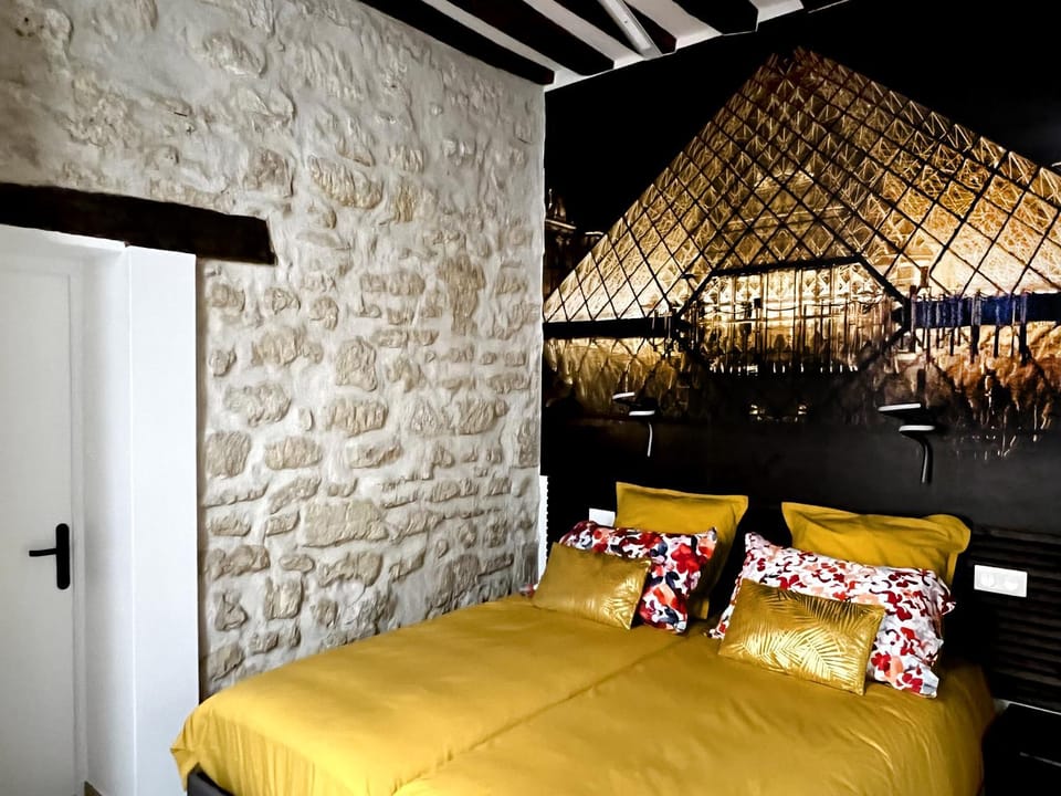 Bed, Photo of the whole room, Bedroom