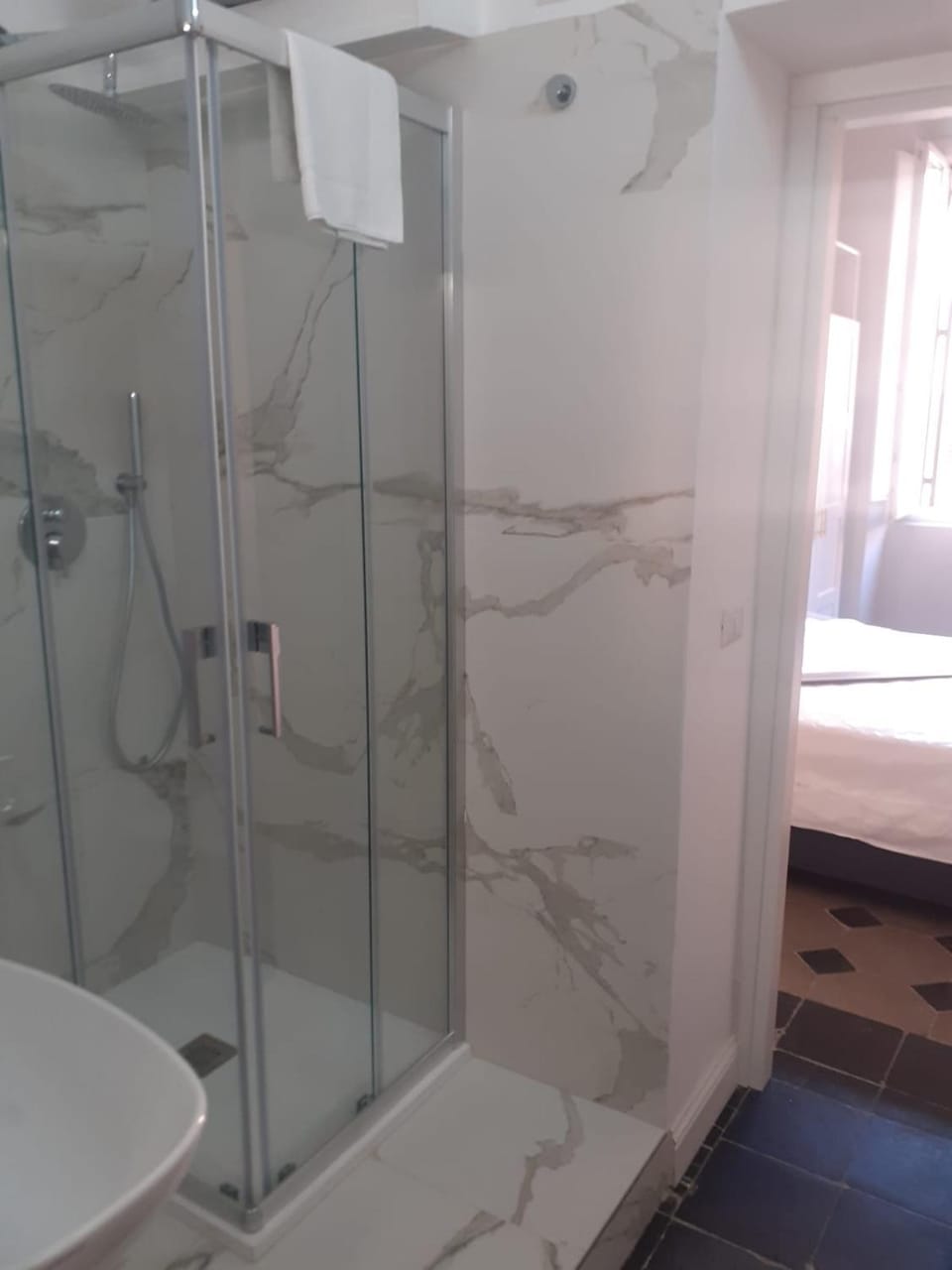 Shower, Bathroom, towels