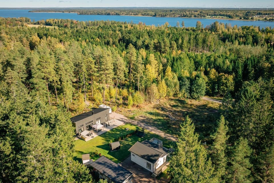 Property building, Day, Natural landscape, Bird's eye view, Lake view